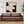 Pintura abstracta en negro y beige